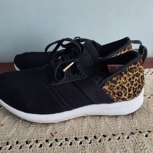 Stylish Black and Leopard Print Women's Sneakers New Balance Size 8
